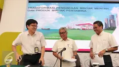 Dirut PT Pertamina, Dwi Soetjipto (tengah) saat preskon di Jakarta, Senin (4/4). PT Pertamina menyatakan seluruh Grup Petral yang terdiri atas Petral, PES, dan Zambesi seluruhnya sudah masuk ke dalam proses formal likuidasi. (Liputan6.com/AnggaYuniar)