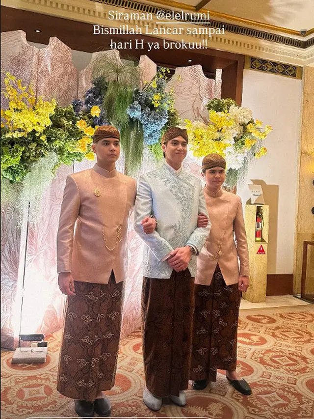 6 Potret El Rumi Didampingi Al dan Dul di Acara Pengajian-Siraman Jelang Pernikahan