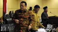 Ketua DPD Irman Gusman saat meninggalkan Sidang Paripurna DPD, Jakarta, Kamis (17/3/2016). Irman menegaskan bahwa masa jabatan pimpinan yang hanya 2,5 tahun tidak sesuai dengan UU MD3. Dia pun menolak melaksanakannya. (Liputan6.com/Johan Tallo)