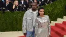 "Kim Kardashian berencana untuk menawaran Meghan dan Harry konser private Kanye setelah tahu sang pangeran adalah penggemar suaminya," lanjut sumber tersebut. (TIMOTHY A. CLARY/AFP)