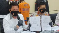 Polisi tangkap mahasiwa pemalsu surat hasil rapid tes antigen. (Dian Kurniawan/Liputan6.com)