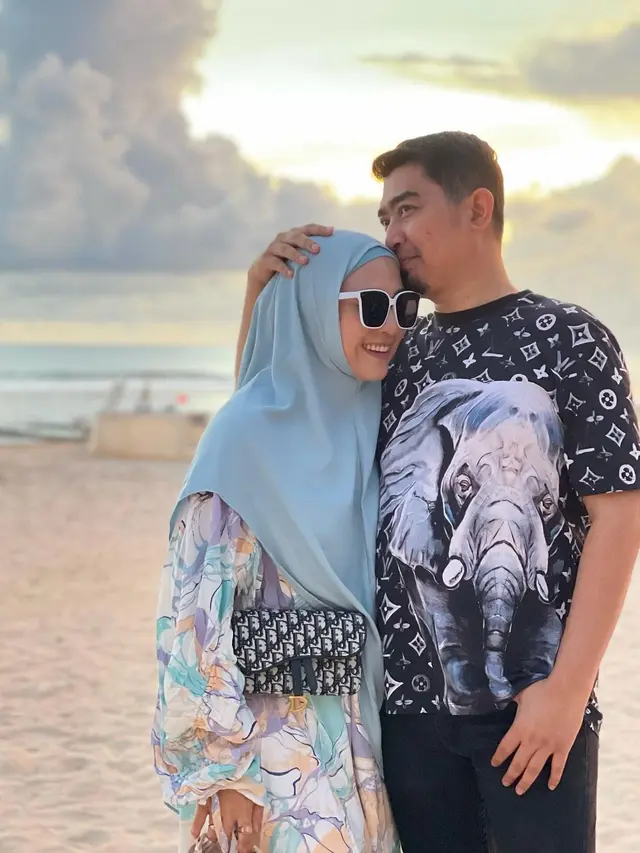 April Jasmine dan ustaz Solmed. (Foto: Dok. Instagram @apriljasmine85)