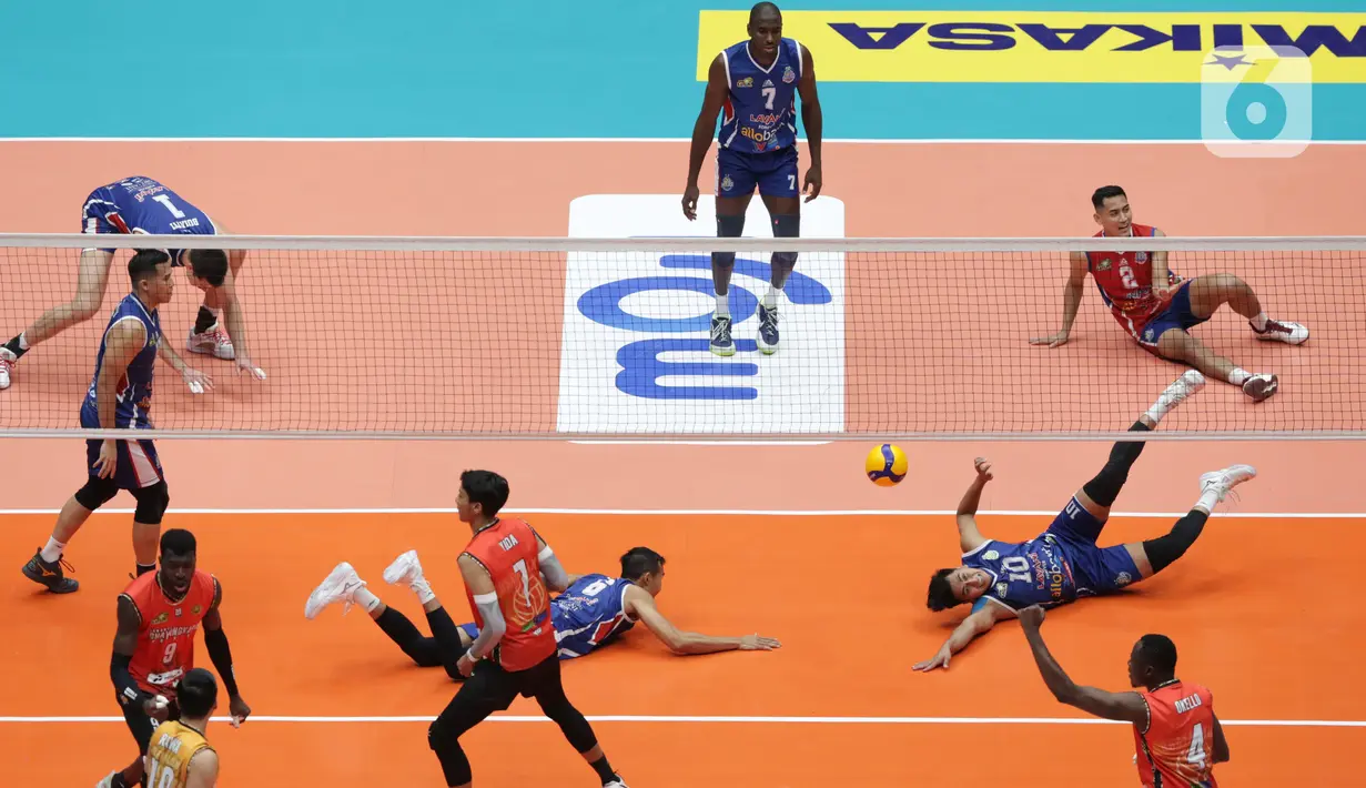 Jakarta Lavani Allo Bank Electric sempat unggul 1-0 usai memenangi set pertama dengan skor 30-28. (Liputan6.com/Helmi Fithriansyah)