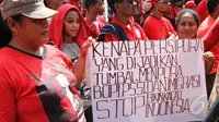 Persipura Mania menilai Menpora dan BOPI bertanggungjawab terkait batalnya laga Piala AFC antara Persipura vs Pahang FA akibat tak keluarnya visa, Papua, Selasa (26/5/2015). (Liputan6.com / Katharina Janur)