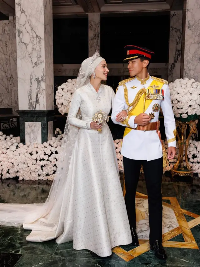 Prince Mateen dan Anisha Rosnah Rayakan Anniversary 1 Tahun Pernikahan, Pamer Pose Romantis (credit: instagram @tmski).