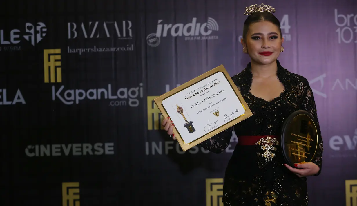 Prilly Latuconsina Red carpet FFI 2021 (Budy Santoso/© KapanLagi.com)