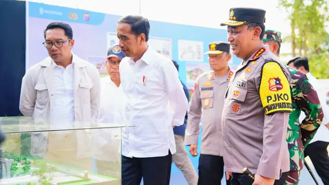 Kapolri Jenderal Listyo Sigit Prabowo saat mendampingi Presiden Joko Widodo (Jokowi) di Ibu Kota Nusantara (IKN), Kalimantan Timur (Kaltim), pada Kamis, (21/12/2023).