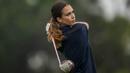 5. Jessica Alba - Di balik tubuhnya yang selalu fit, aktris cantik ini ternyata rutin berolahraga golf untuk menjaga kondisi. Hobi bermain golf rupanya merupakan kebiasaan yang sudah diturunkan oleh sang ayah sejak kecil. (AFP/Xaume Olleros)