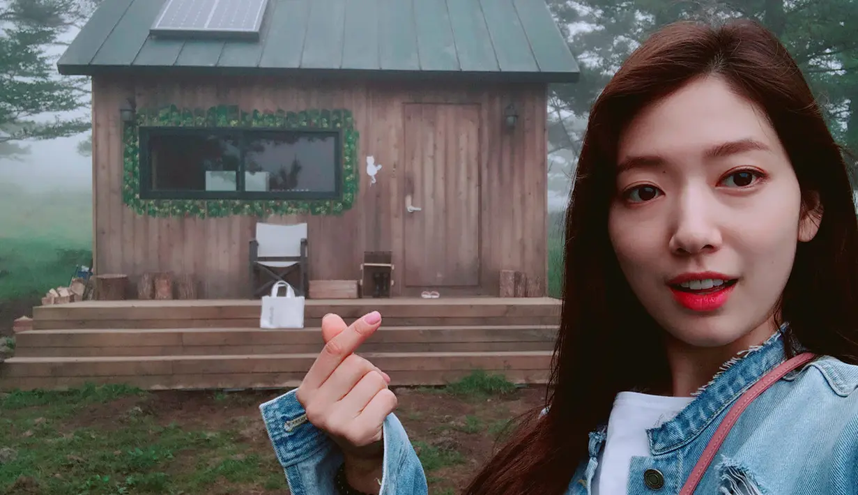 Sebelumnya diberitakan jka Park Shin Hye kini sibuk dengan drama terbarunya yang berjudul Memories Of The Alhambra. Dalam drama tersebut, ia akan beradu akting dengan Hyun Bin. (Foto: instagram.com/ssinz7)