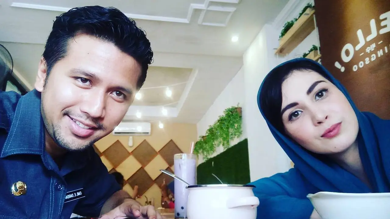 [Bintang] 8 Foto Keharmonisan Rumah Tangga Arumi Bachsin