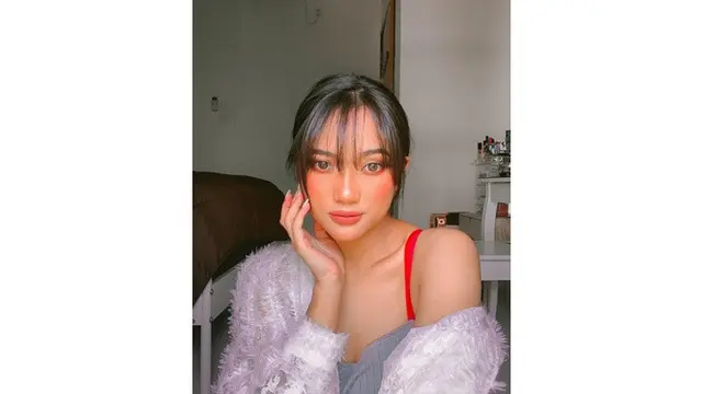 Rilis Album Perdana, Ini 6 Potret Terbaru Marion Jola