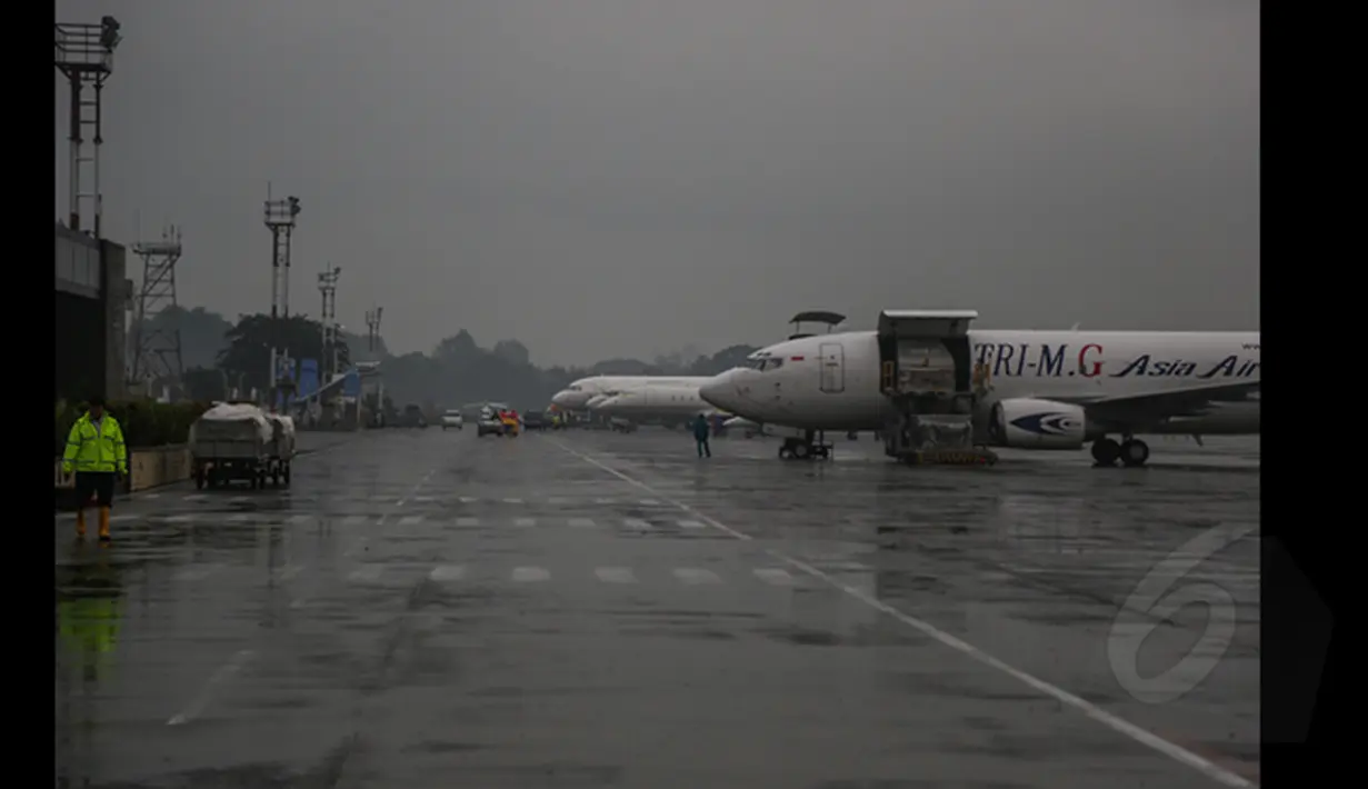  Koreksi tarif penerbangan murah tersebut muncul setelah tragedi pesawat AirAsia QZ8501 pada 28 Desember 2014, Jakarta, Jumat (23/1/2014). (Liputan6.com/Faizal Fanani)