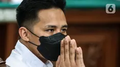 Terdakwa kasus pembunuhan Brigadir Yosua, Richard Eliezer Pudihang Lumiu menjalani sidang pembacaan replik atau tanggapan Jaksa Penuntut Umum (JPU) di Pengadilan Negeri Jakarta Selatan, Senin (30/1/2023). Jaksa Penuntut Umum (JPU) meminta Majelis Hakim menolak seluruh pledoi terdakwa Richard Eliezer alias Bharada E, atas perkara pembunuhan berencana terhadap Brigadir J. (Liputan6.com/Johan Tallo)