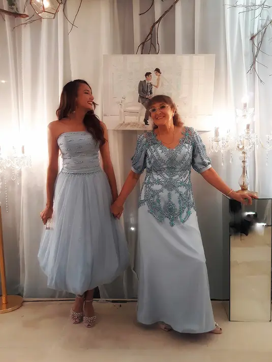 Sebagai seorang traveler, Nadine bisa tampil sederhana apa adanya. (foto: instagram.com/nadinelist)