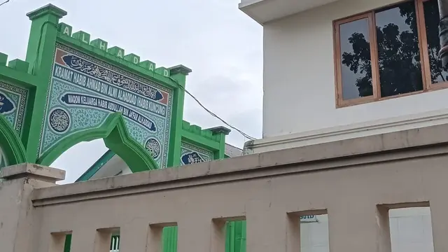 Gapura Makam Habib Kuncung