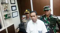 Polri dan TNI bersiaga di Bandara Soekarno-Hatta terkait adanya kabar kepulangan Rizieq Shihab. (Liputan6.com/Pramita Tristiawati)