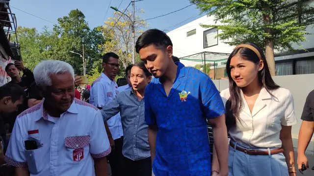 Ketua Umum (Ketum) Partai Solidaritas Indonesia (PSI) Kaesang Pangarep menyambangi kantor relawan Bara JP di Jalan Kayu Putih Utara IIIA No 23, Pulo Gadung, Jakarta Timur.