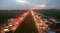 Kendaraan di Tol Palimanan mengalami kepadatan di dua arah.