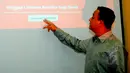 Kemendikbud menanggapi maraknya kasus lintasan beresiko bagi anak-anak sekolah di Indonesia dengan membuat portal khusus, Jumat (13/3/2015). Mendikbud Anies Baswedan menuturkan, setiap laporan yang masuk segera ditindaklanjuti. (Liputan6.com/Yoppy Renato)