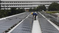 Pemprov Daerah Khusus Jakarta mendorong pemanfaatan Energi Baru Terbarukan (EBT) sebagai sumber energi alternatif diantaranya mendorong pembangunan PLTS pada atap-atap gedung. (merdeka.com/Arie Basuki)