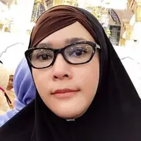 Maia Estianty saat umrah (Instagram/@maiaestiantyreal)