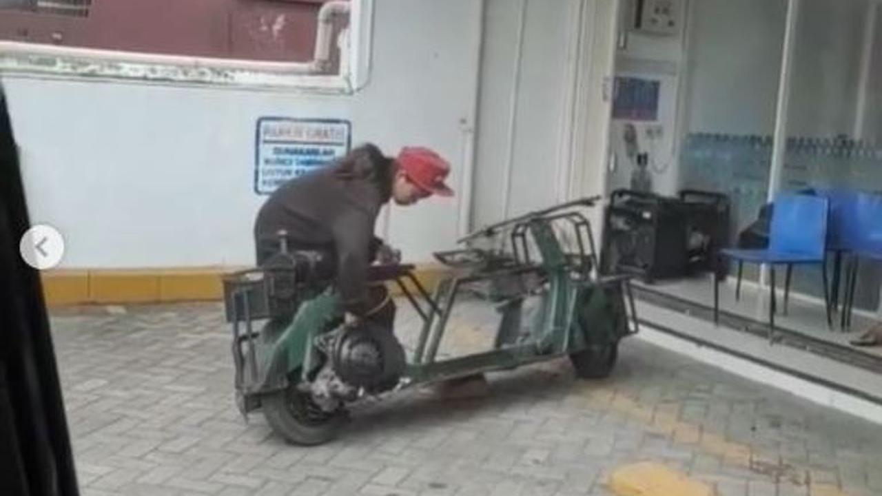 Bantu Kakek Pemulung, Anak Motor Panen Pujian