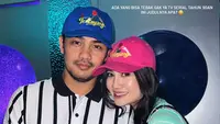 Gaya Couple Artis Kenakan Kostum Ikonik TV Show 90an di Ulang Tahun Geng Aries. [febbyrastanty]
