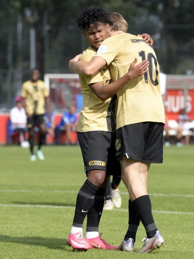 Bagus Kahfi mencetak dua gol untuk Jong Utrecht ketika melawan UR La Louviere Centre.