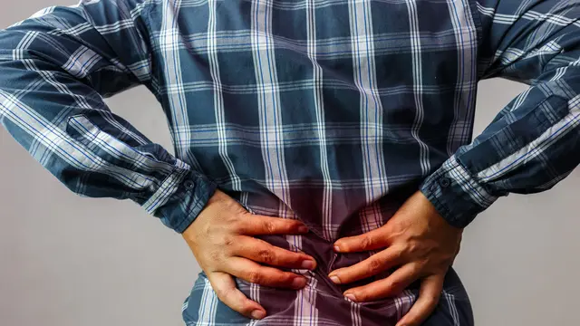 Sakit Pinggang - KlikDokter.com (namtipStudio/Shutterstock)