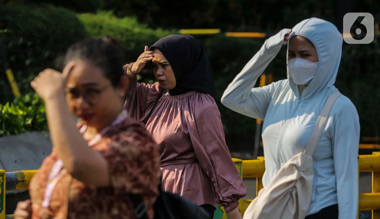 BMKG mengingatkan dan meminta semua pihak mewaspadai dampak yang menyertainya. (Liputan6.com/Angga Yuniar)