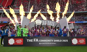 Skuad Crystal Palace merayakan sukses jadi juara Community Shield 2025. (Glyn KIRK / AFP)