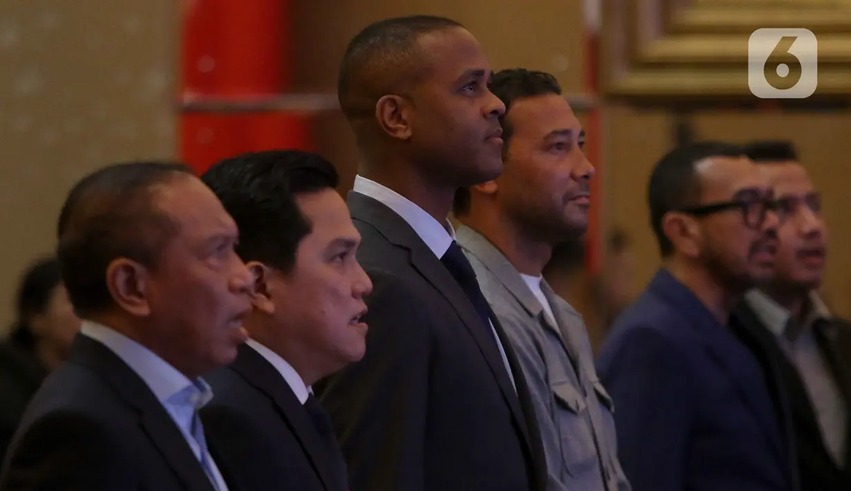 <p>Di Timnas Indonesia, Patrick Kluivert akan didampingi Asisten Pelatih Denny Landzaat dan Alex Pastoor. (Liputan6.com/Herman Zakharia)</p>