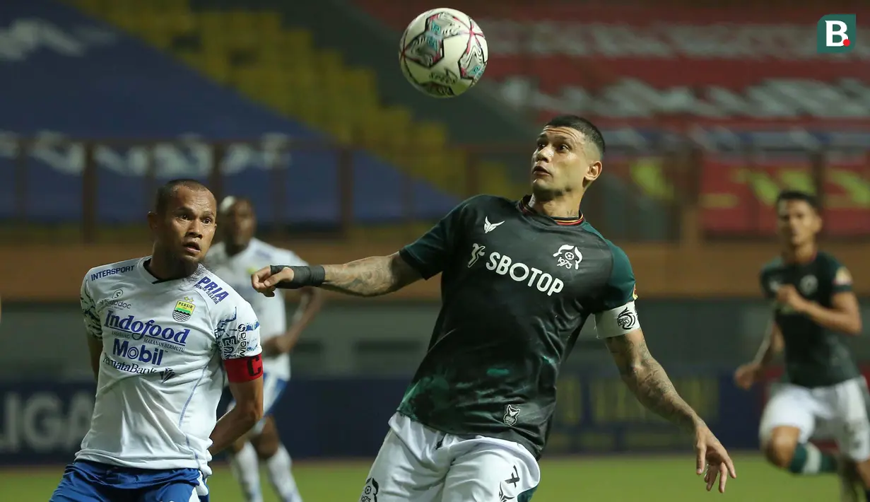 Ciro Alves. Gelandang Persikabo 1973 asal Brasil berusia 32 tahun ini telah melepaskan 16 tembakan yang tepat sasaran dari total 27 percobaan yang dilakukan. Akurasinya mencapai 59 persen dan menghasilkan 4 gol ke gawang lawan dari 9 laga yang dijalani. (Bola.com/Ikhwan Yanuar)