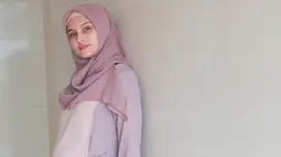 Di bulan Ramadan tahun ini, Khaleev sudah mulai belajar untuk berpuasa meski hanya setengah hari. Sebagai ibu, ternyata Zee Zee mempunyai cara yang unik untuk menyemangati anaknya itu. (Instagram/zeezeeshahab)