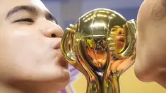 Tim putri Bandung Bjb Tandamata berhasil menjuarai PLN Mobile Proliga 2022 usai mengalahkan Gresik Petrokimia Pupuk Indonesia 3-1 (25-17, 25-19, 22-25 dan 25-18) dalam grand final di Padepokan Voli Jenderal Polisi Kunarto, Sentul, Sabtu (26/3/2022). (Bola.com/Bagaskara Lazuardi)