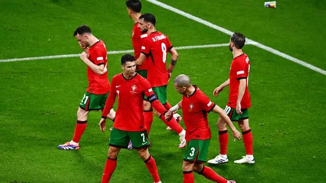 Foto: Pesona Cristiano Ronaldo, Gagal Cetak Gol Tapi Sukses Mengayomi Pemain Muda Portugal