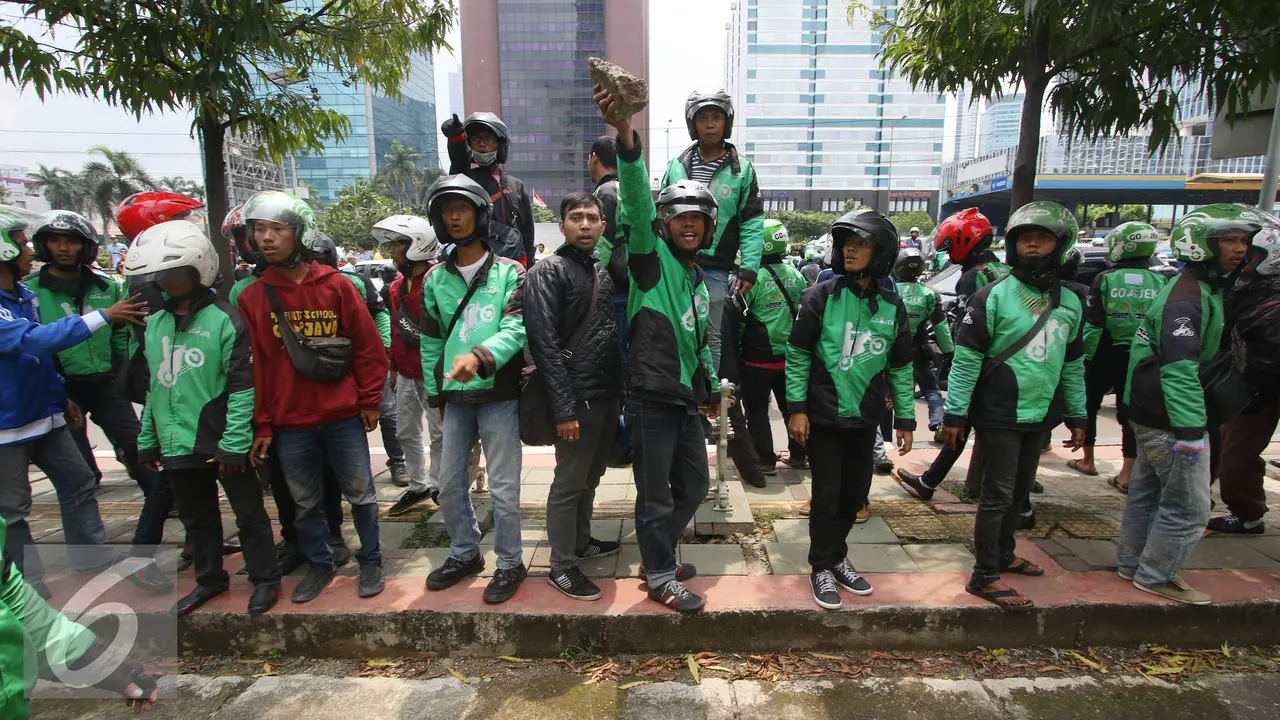 20160322-Go-Jek-Terlibat-Kericuhan-dengan-Sopir-Taksi-Jakarta-IA