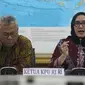 Evi Novida Ginting (kanan) bersama Ketua KPU RI, Arief Budiman usai memberi keterangan terkait pernyataan sikap KPU RI terhadap putusan DKPP di Jakarta, Kamis (19/3/2020). Evi Novida Ginting menyatakan keberatan dan akan mengajukan gugatan atas putusan DKPP. (Liputan6.com/Helmi Fithriansyah)