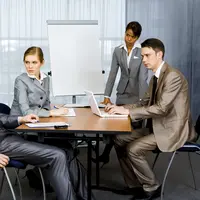 Jangan sampai kamu dikerjai seperti ini oleh atasanmu. 