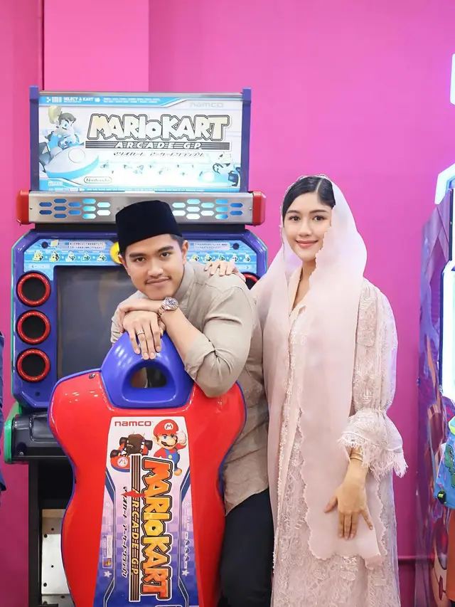 6 Gaya Anggun Erina Gudono Kenakan Kebaya dan Kerudung saat Buka Puasa Bareng Anak-anak Yatim