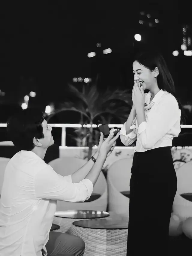Glenca Chysara dilamar Rendi Jhon (Foto: Instagram glencachysaraofficial)