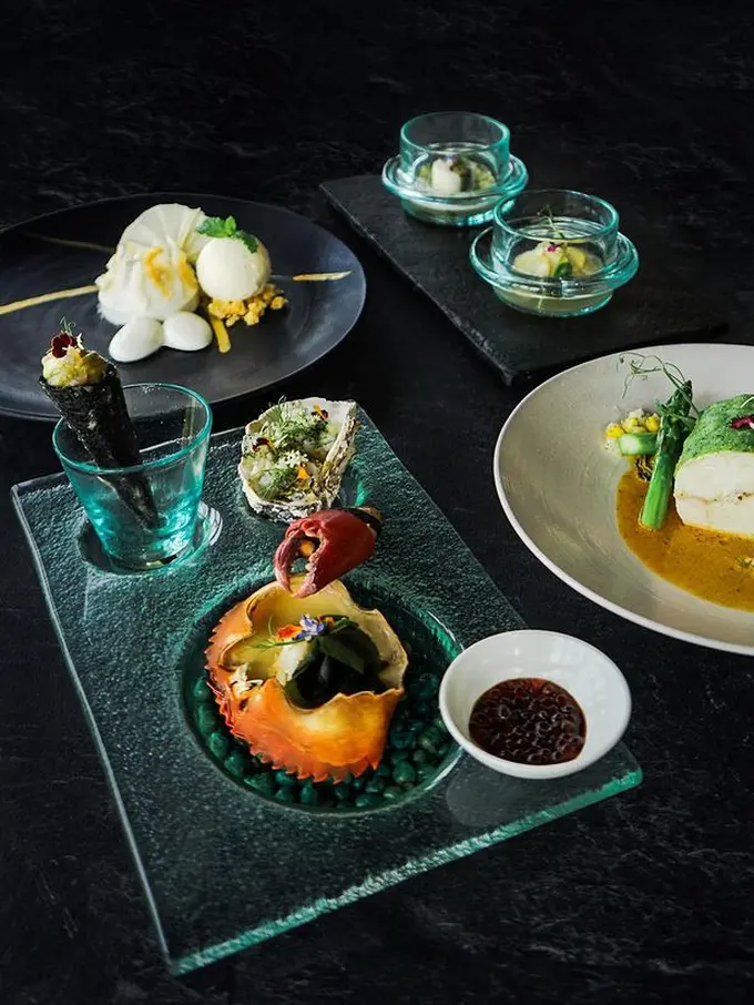 Makan malam di Eight Degrees South Conrad Bali