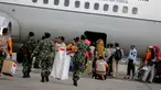 Rombongan "Indonesia Peduli Nepal" membawa barang-barang yang dibutuhkan warga Nepal, Jakarta, Rabu (29/4/2015).  Dalam rombongan pertama ini Indonesia mengirim 66 personel. (Liputan6.com/Faizal Fanani) 