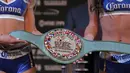 Sabuk WBC yang akan menjadi rebutan Floyd Mayweather Jr. dan Connor Mcgregor dipajang saat konferensi pers di MGM Grand, Las Vegas, Mayweather, belum pernah kalah dengan mencatatkan 49 kemenangan. (AFP/John Gurzinski)