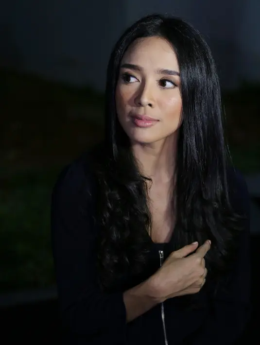 "Bisa maraton nonton 3 film sekaligus sehari. Bahkan, kadang besoknya aku ngajak siapa gitu karena mau nonton filmnya lagi karena suka. Dianalisa terus dipikiran kenapa karakternya begitu, dibahas," katanya. (Adrian Putra/Bintang.com)