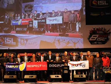 Sejumlah pemain dan pelatih tim ISL hadir dalam Gala Dinner Jelang Bergulirnya Babak 8 Besar ISL di Jakarta, (1/10/2014). (Liputan6.com/Helmi Fithriansyah)