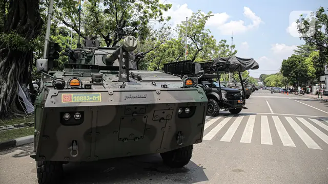 Jelang HUT TNI, Sederet Alutsista Diparkir di Kawasan Istana Merdeka