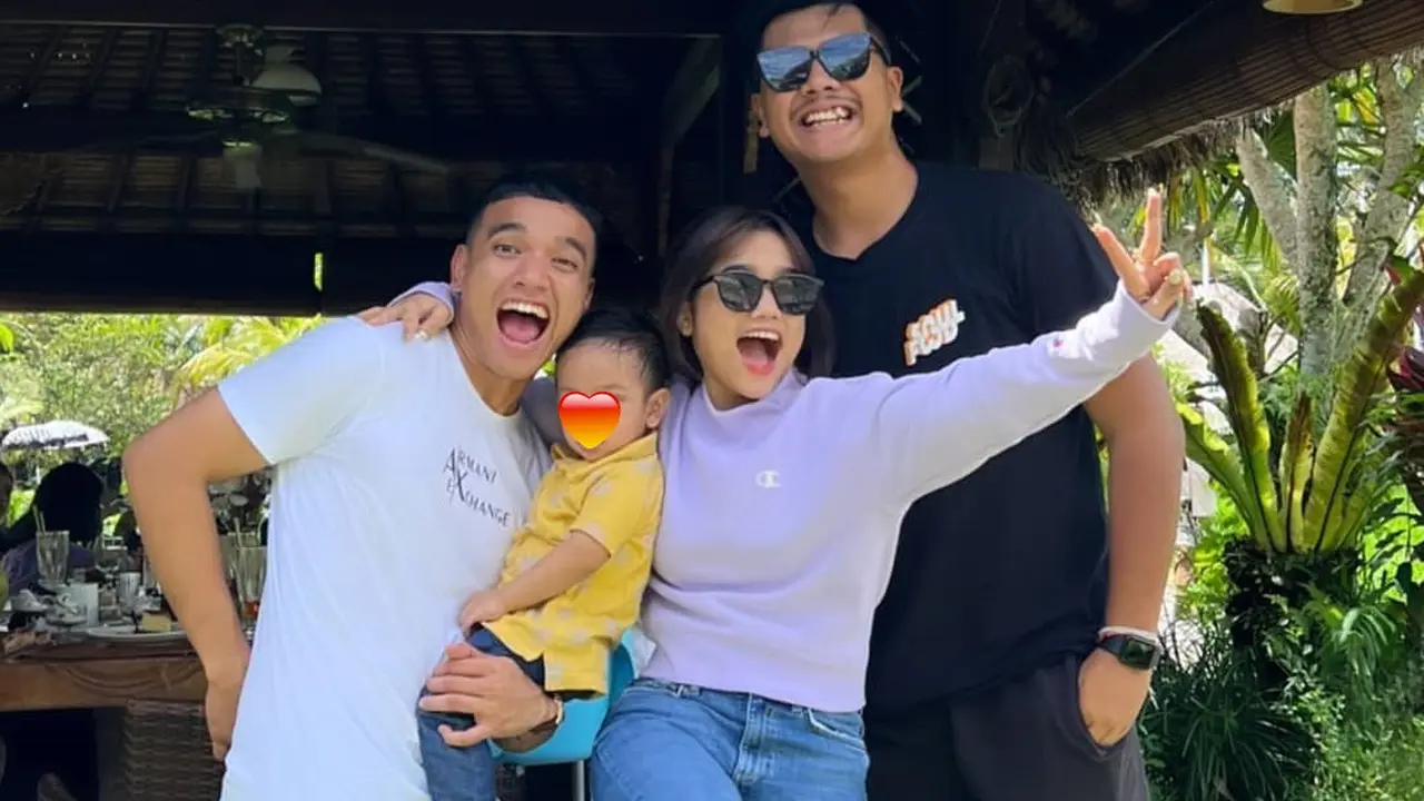 6 Potret Liburan Fuji Bareng Gala dan Fadly Faisal, Kenang Momen Bareng Sang Kakak
