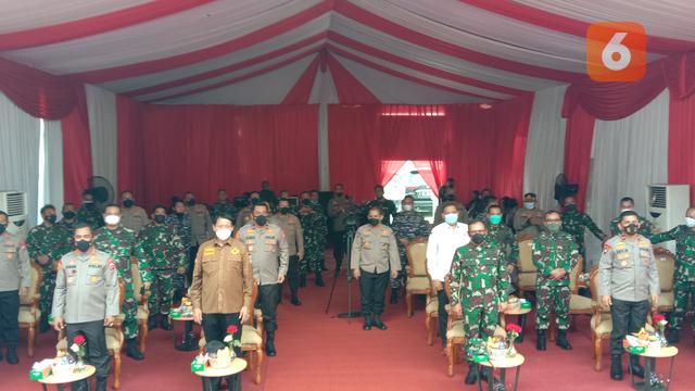 Vaksinasi Dan Baksos Alumni Akabri 1989 Di Kota Cilegon. (Senin, 25/10/2021). (Liputan6.com/Yandhi Deslatama).