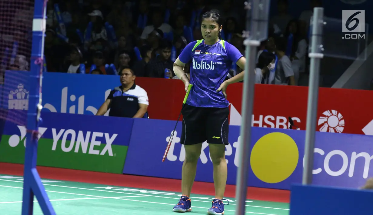 Tunggal putri Indonesia, Gregoria Mariska Tunjung saat melawan pebulu tangkis Thailand, Ratchanok Intanon pada 16 besar Indonesia Open 2018 di Istora GBK, Jakarta, Kamis (5/7). Gregoria kalah 21-11, 17-21, 21-14. (Liputan6.com/Helmi Fithriansyah)